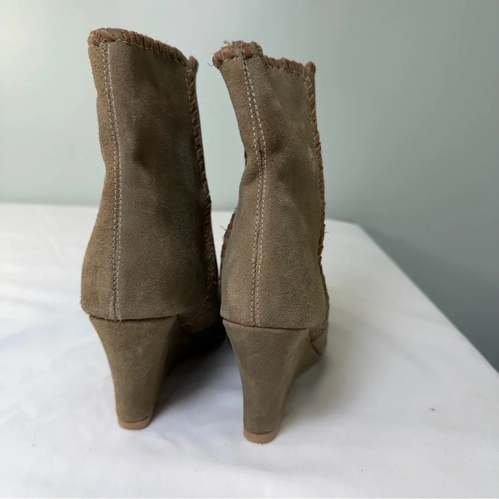 Charles by Charles David Naya Size 6.5 Tan‎ Brown Suede Wedge Booties